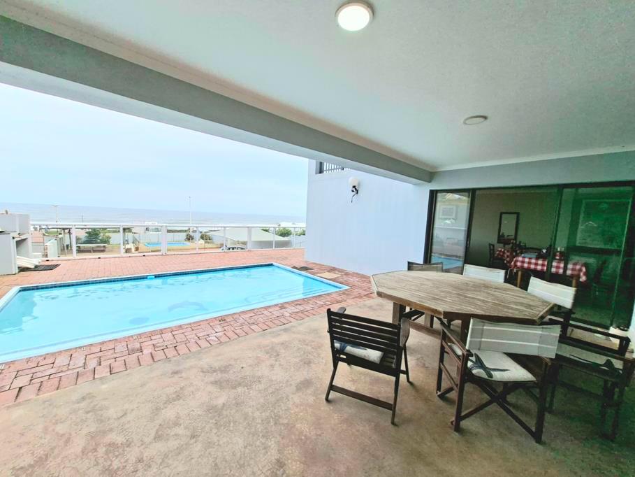 Waveside Guesthouse pool area